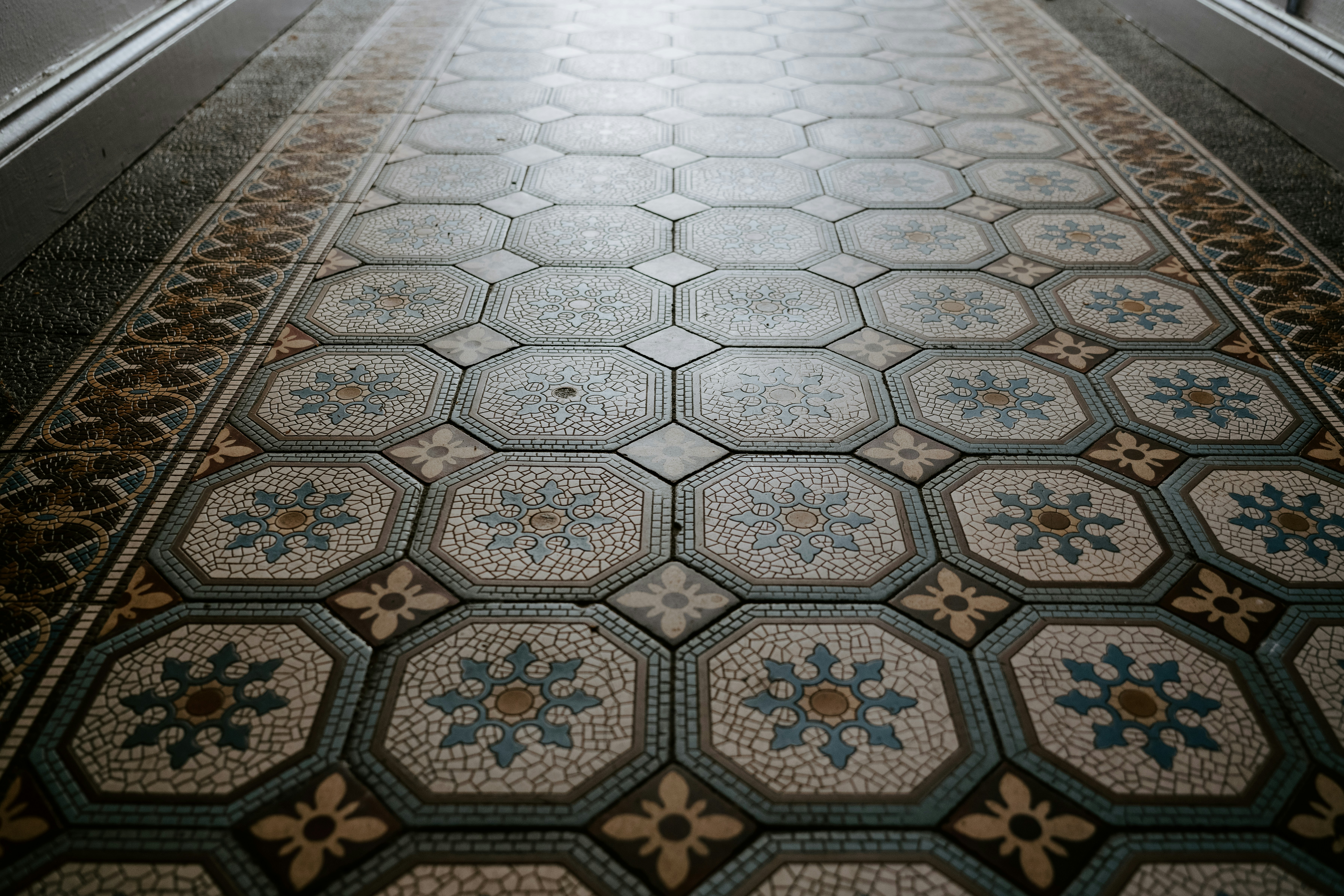 https://images.unsplash.com/photo-1562825642-4afada44b540?q=80&w=1740&auto=format&fit=crop&ixlib=rb-4.1.0&ixid=M3wxMjA3fDB8MHxwaG90by1wYWdlfHx8fGVufDB8fHx8fA%3D%3D